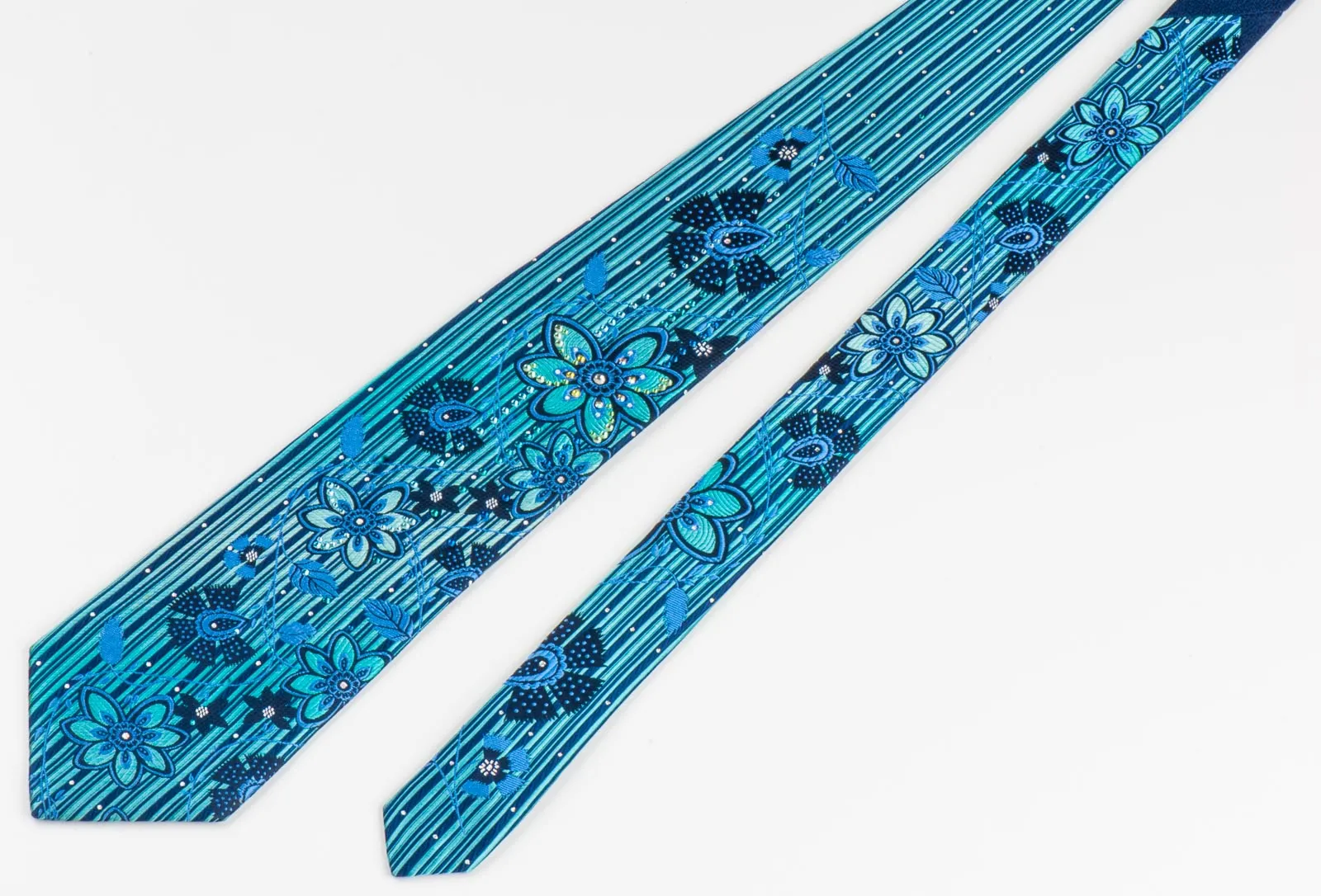 Pierre Cardin Mens Rhinestone Tie Blue Floral Design On Turquoise With Sparkles