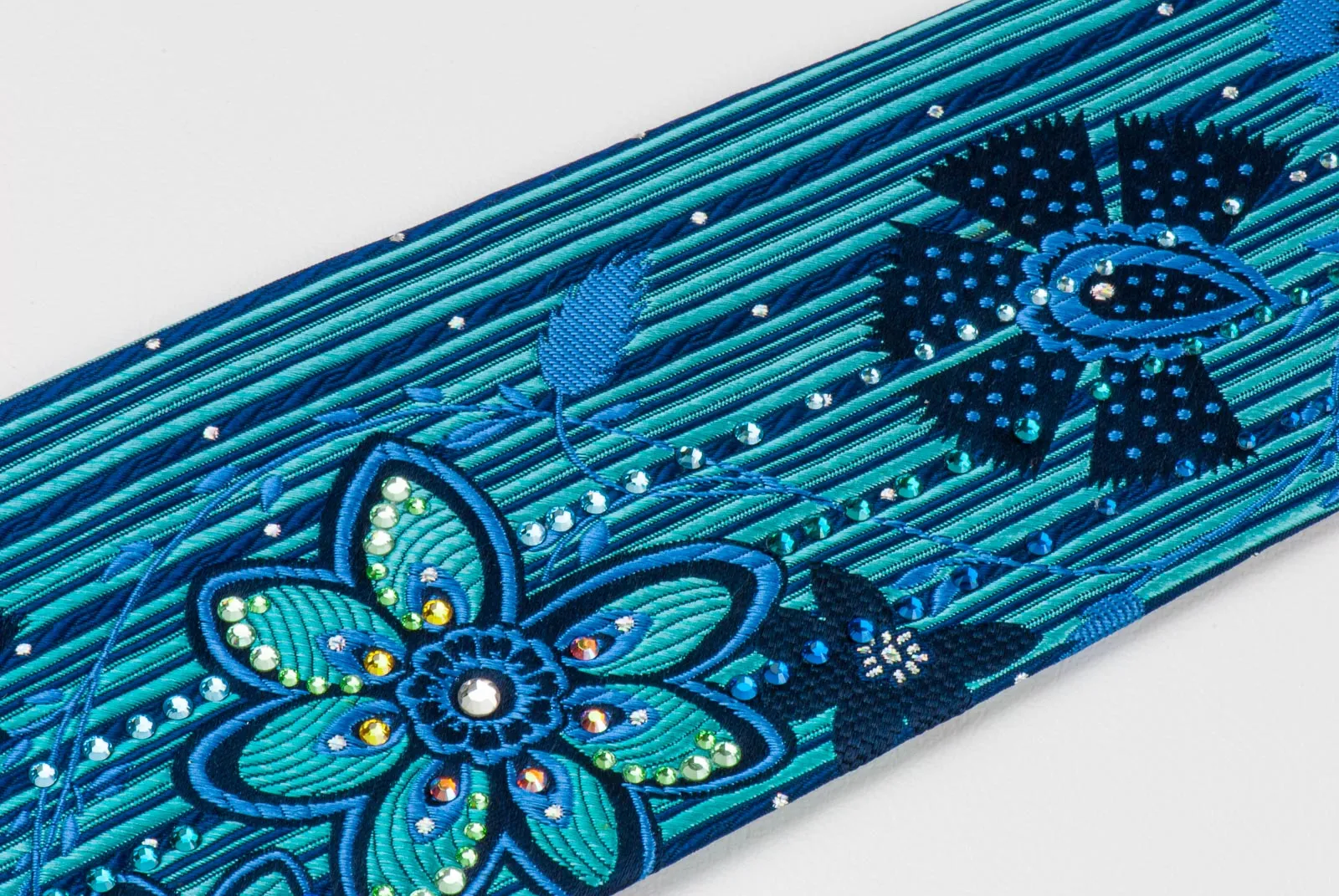 Pierre Cardin Mens Rhinestone Tie Blue Floral Design On Turquoise With Sparkles